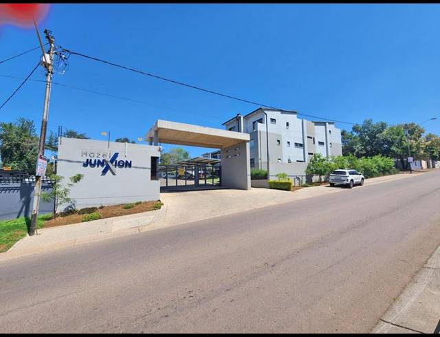 2 BEDROOM APARTMENT FOR SALE IN MENLO PARK